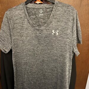 Women’s XXL activewear top by Under Armour.